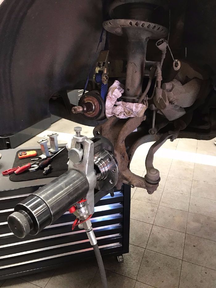 VW Transporter Wheel Bearing Replacement